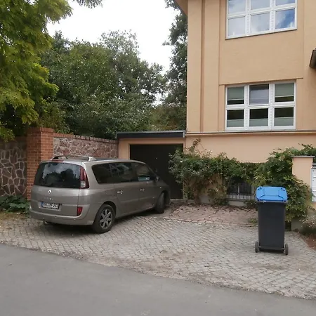 Saaleblick Apartmán *