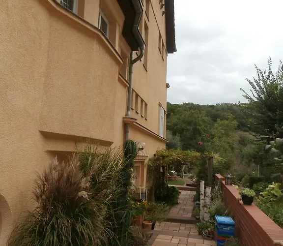 Saaleblick Apartmán *